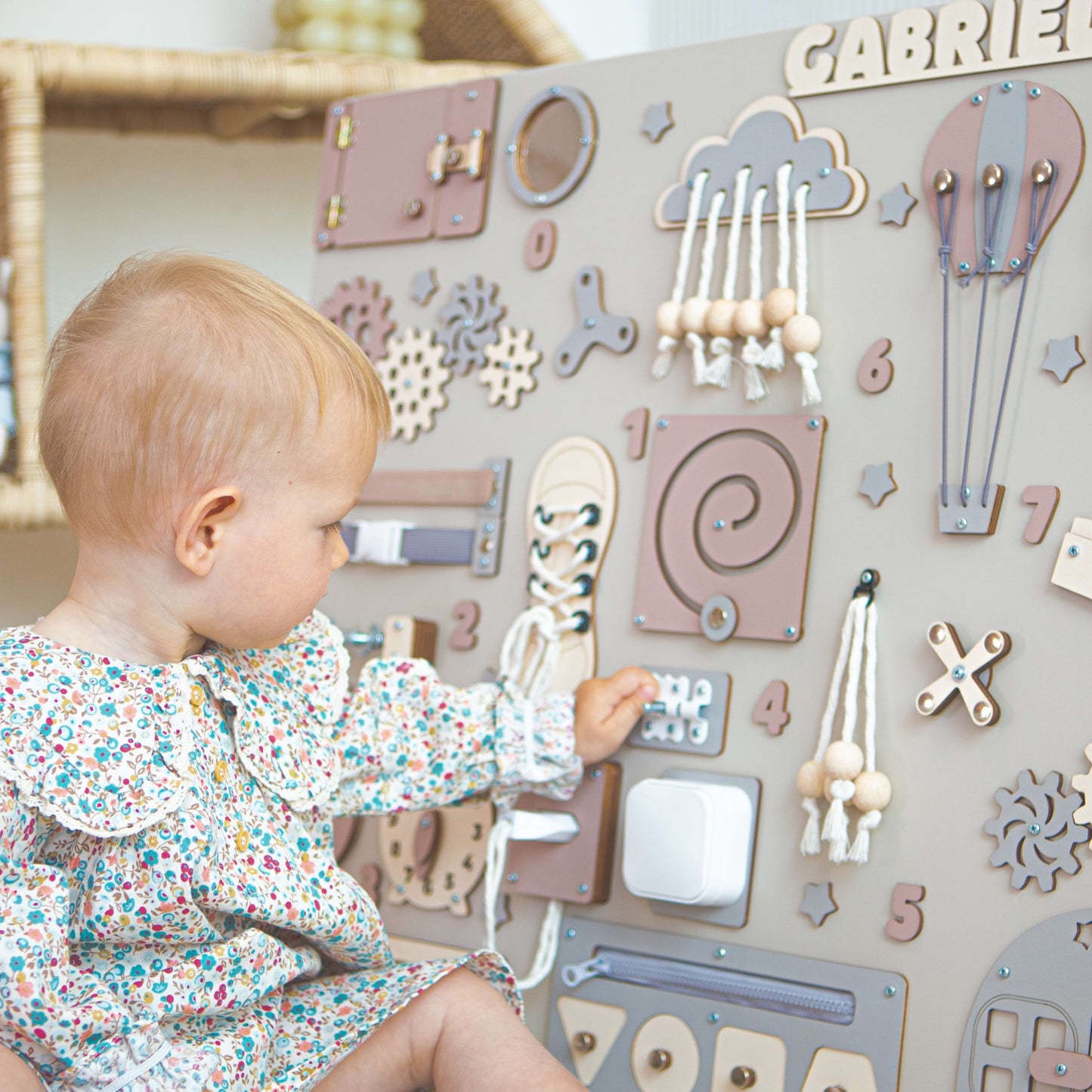 Busy Board Giant "Unlimited" – Das Premium Motorikzentrum (90 x 60 cm)