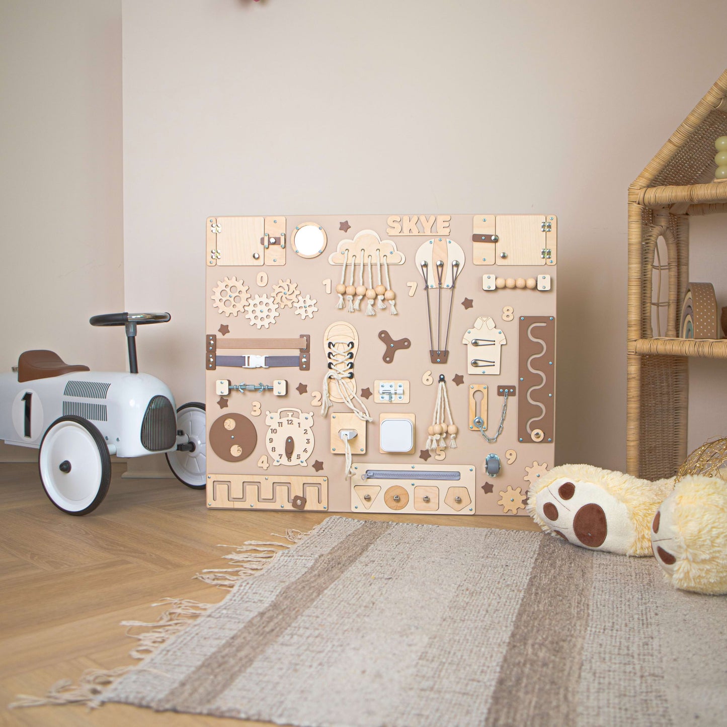 Busy Board XXL "Classic" – Die interaktive Entdeckerwand (70 x 60 cm)